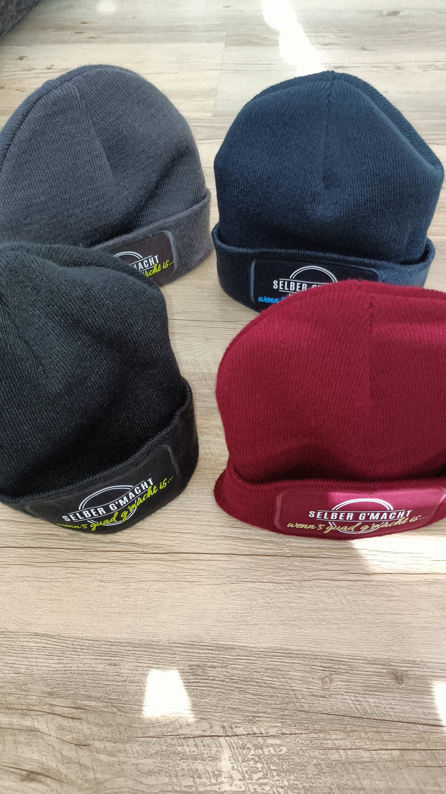Wintermütze mit Schriftzug "selber g´macht" (bordeaux)